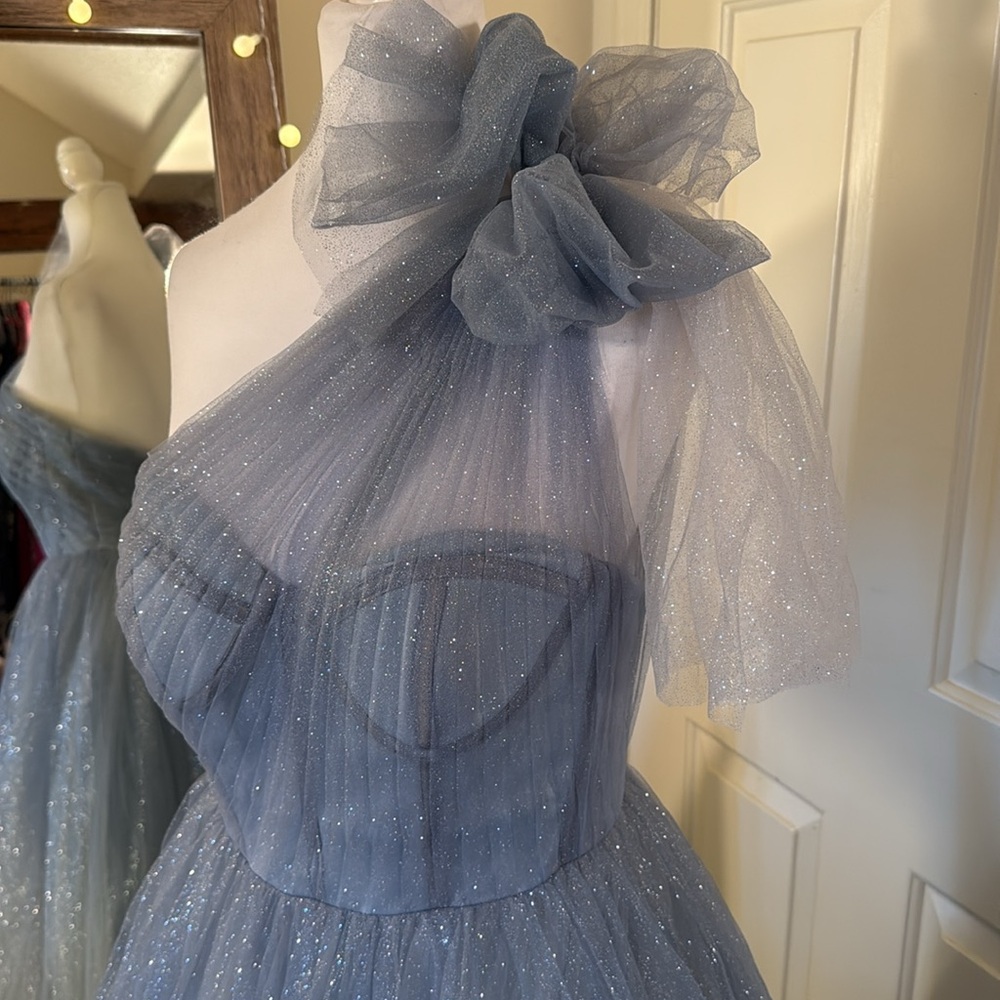 MAC DUGGAL
Blue Glitter One-Shoulder Ombre Gown with Bow - Picture 5 of 15